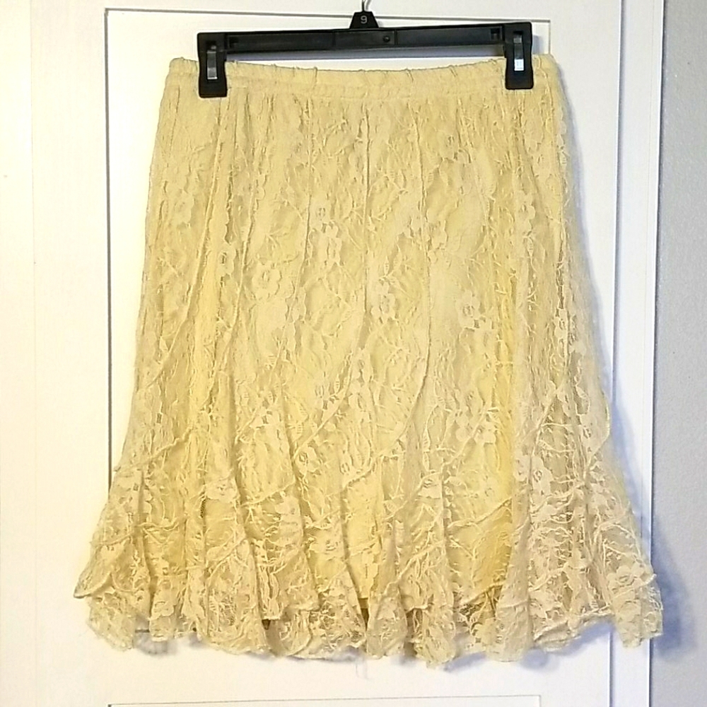 4/ $20 ⭐Lace Skirt